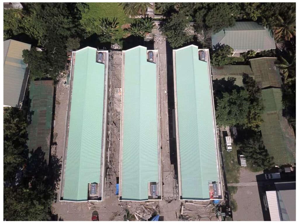 Sample arrangement of school buildings arranged in rows following the suggested orientation.
